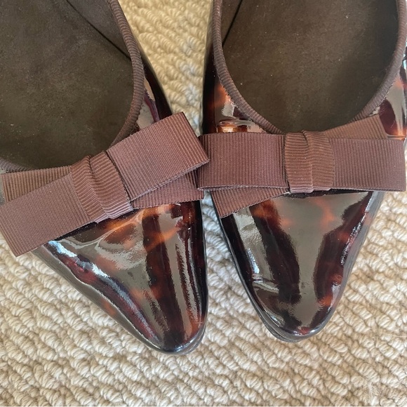 Stuart Weitzman Pointed Toe Patent Leather Tortoise Shell Bow Flats Size 7 - Picture 3 of 11